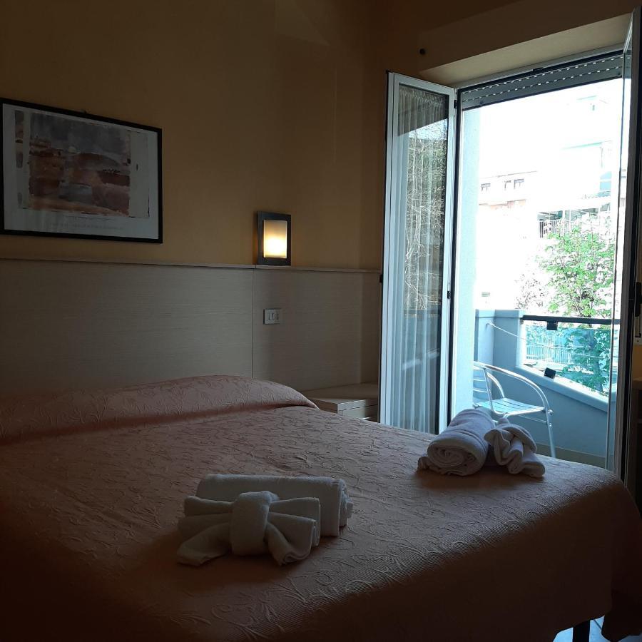 רימיני Hotel Originale By Alehotels מראה חיצוני תמונה